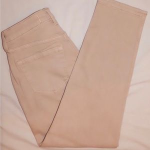 Hollister Curvy High Rise Mom Jean size 27